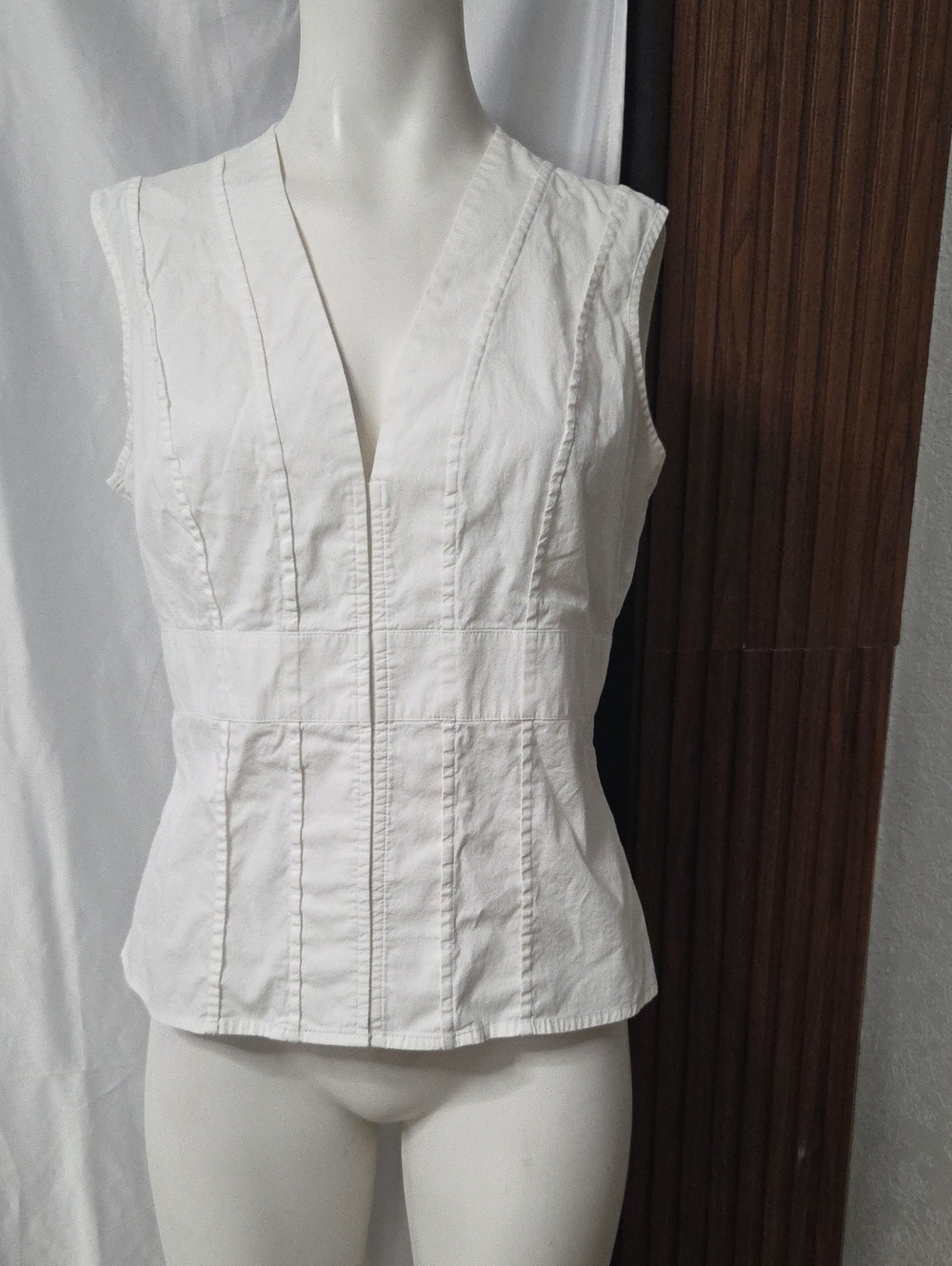 Moda International White V-Neck Sleeveless Peplum Camisole